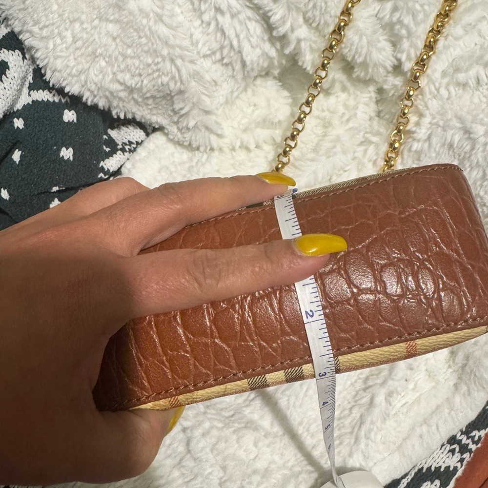 Burberry Brown Leather Crossbody Bag with Gold Chain - Picture 14 of 15